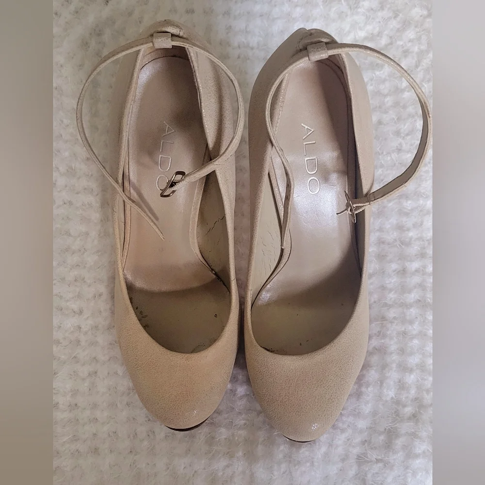 Nude Heels - Picture 2 of 3